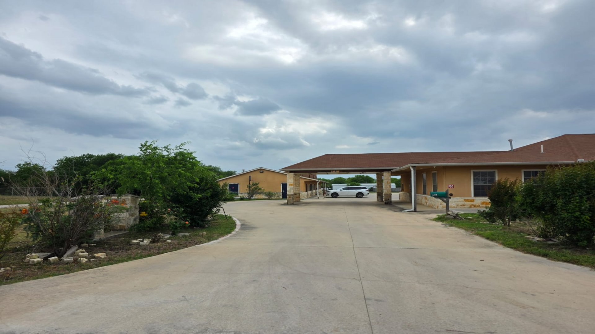 Atria Inn & Suites (Kitchenette)