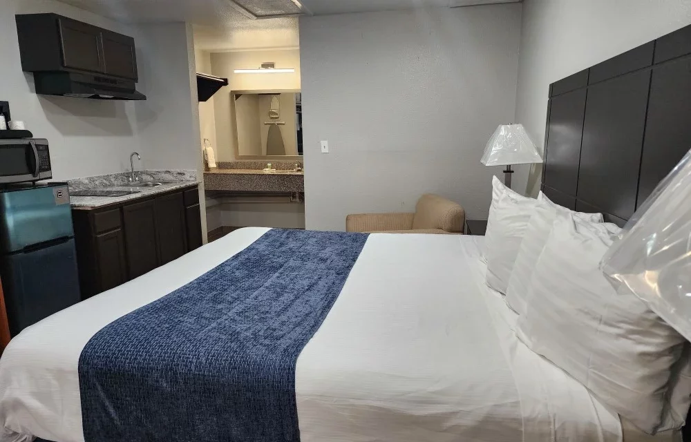Atria Inn & Suites (Kitchenette)