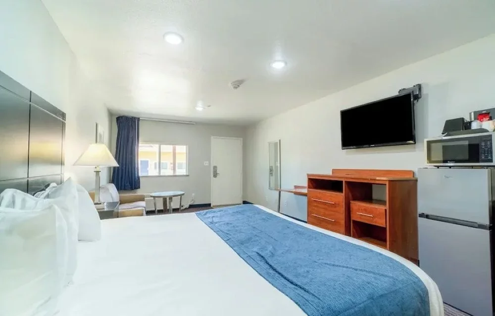 Atria Inn & Suites (Kitchenette)